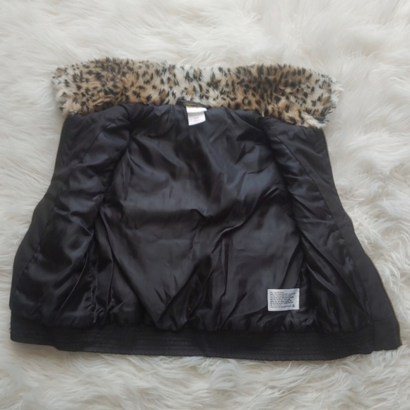 Kids Black & Cheetah Puffer Vest Sz Sm 5/6 - Picture 4 of 7